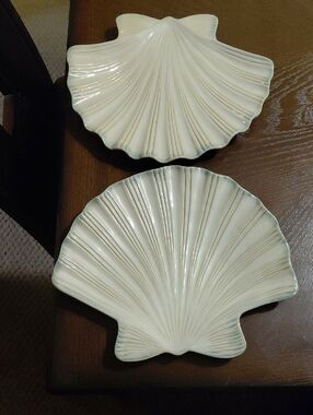 Shoreline Collection, Home Studio, 2 Shell Dishes. New.